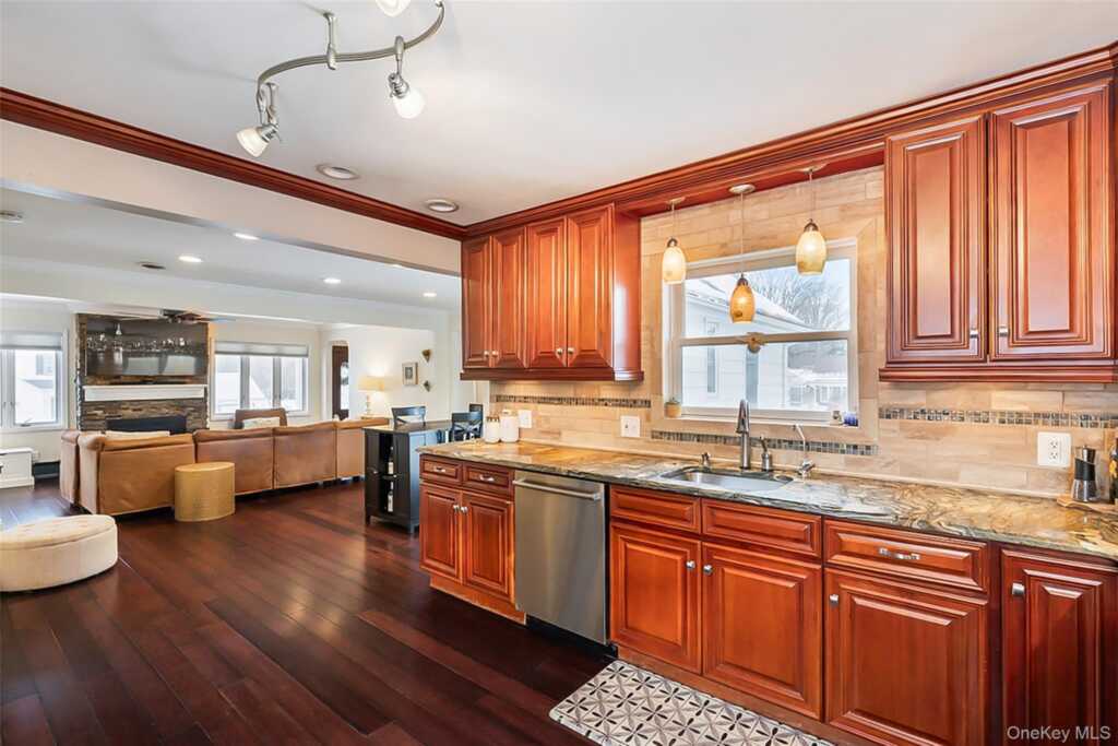 2 Henry Court, Nanuet, NY 10954 - Photo 11 of 48