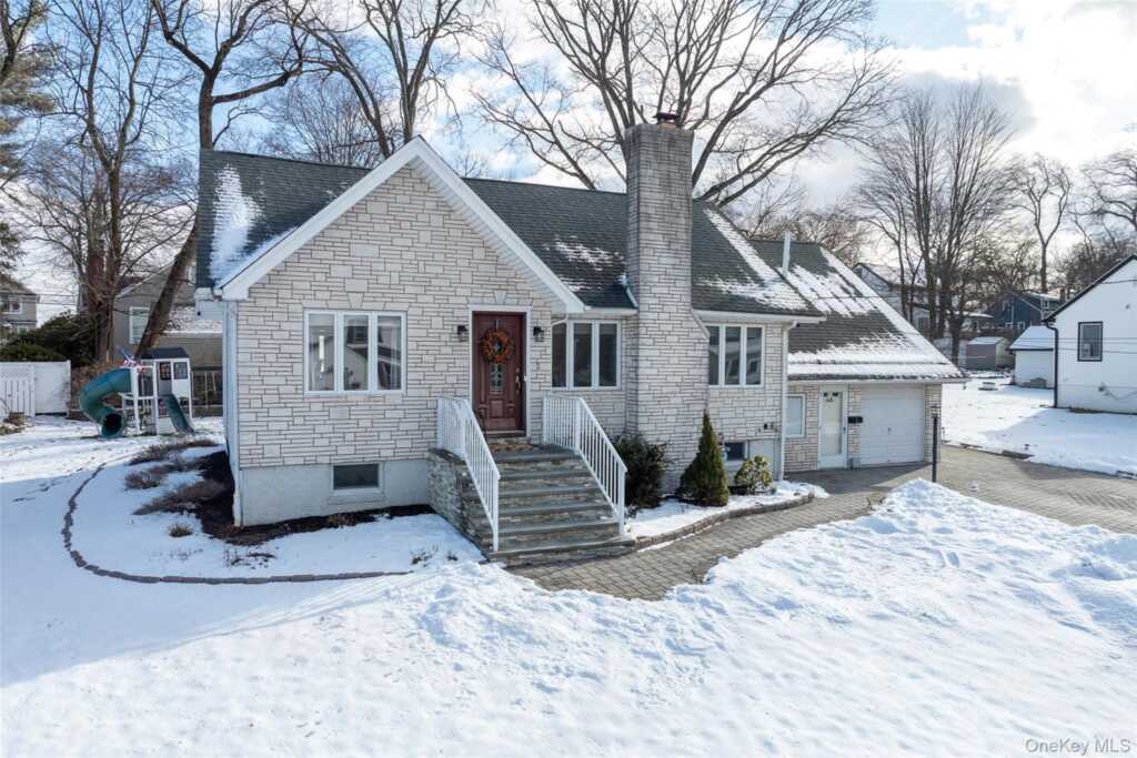 2 Henry Court, Nanuet, NY 10954 - Photo 2 of 48