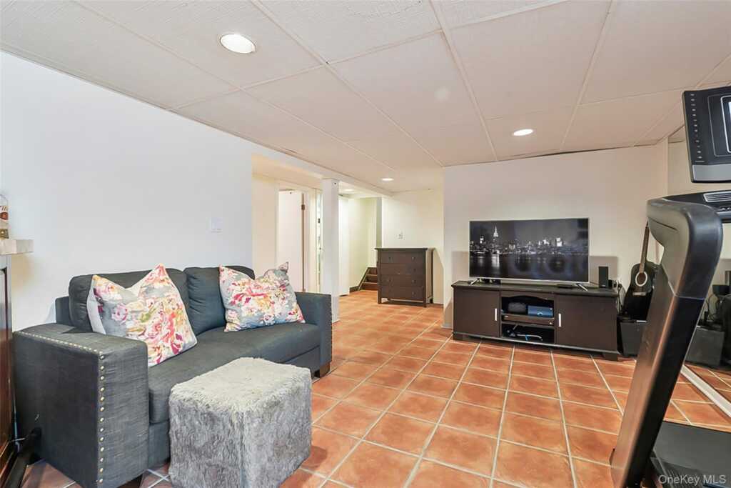 2 Henry Court, Nanuet, NY 10954 - Photo 30 of 48