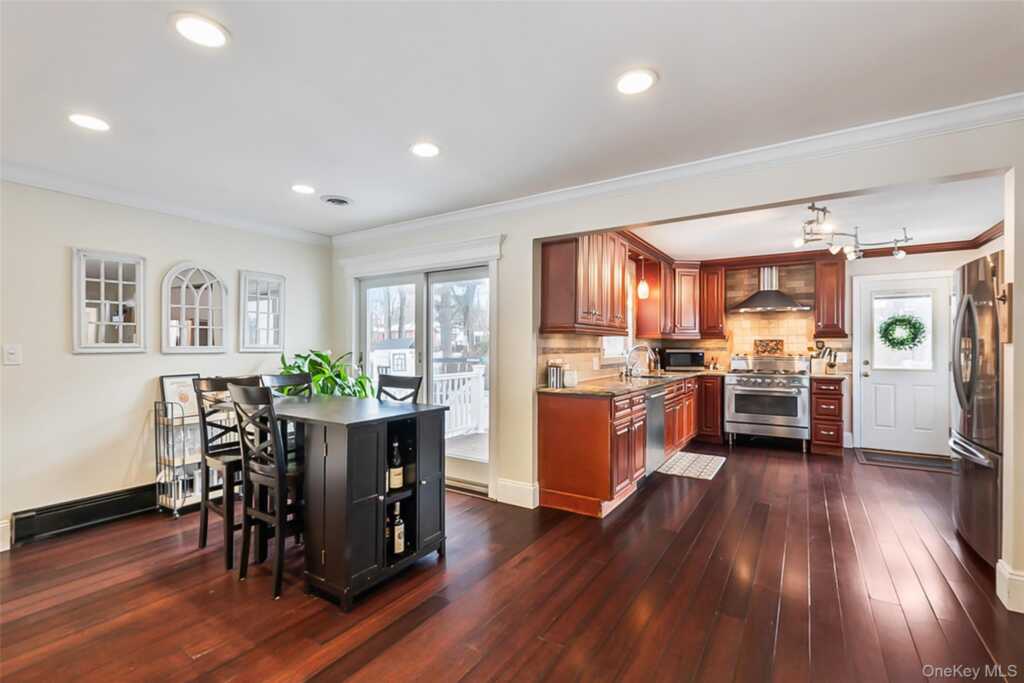 2 Henry Court, Nanuet, NY 10954 - Photo 8 of 48