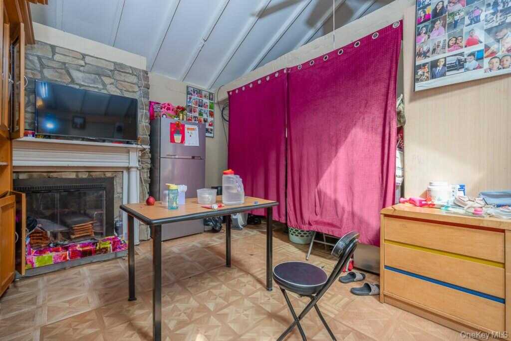 23 Sky Meadow Road, Suffern, NY 10901 - Photo 10 of 36