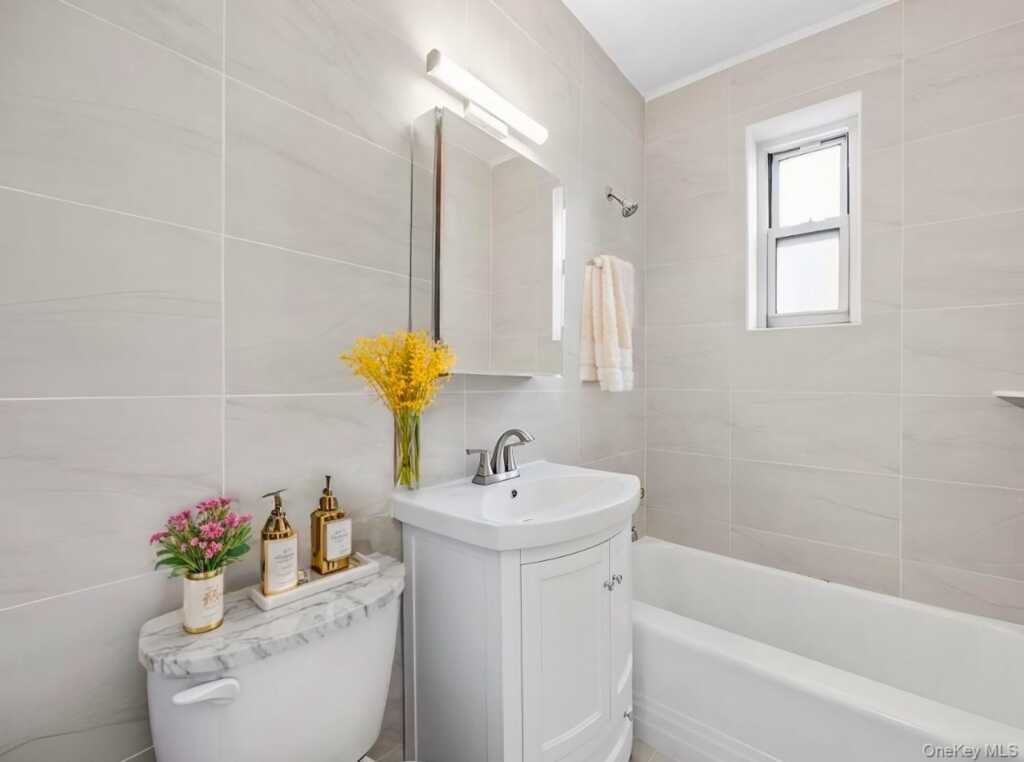 230 Pelham Road, Unit #1O, New Rochelle, NY 10805 - Photo 8 of 29