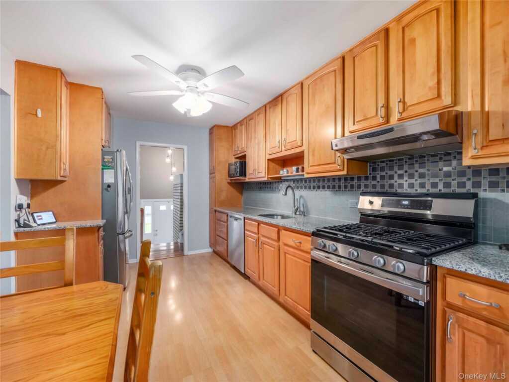 132 Shetland Drive, New City, NY 10956 - Photo 18 of 32