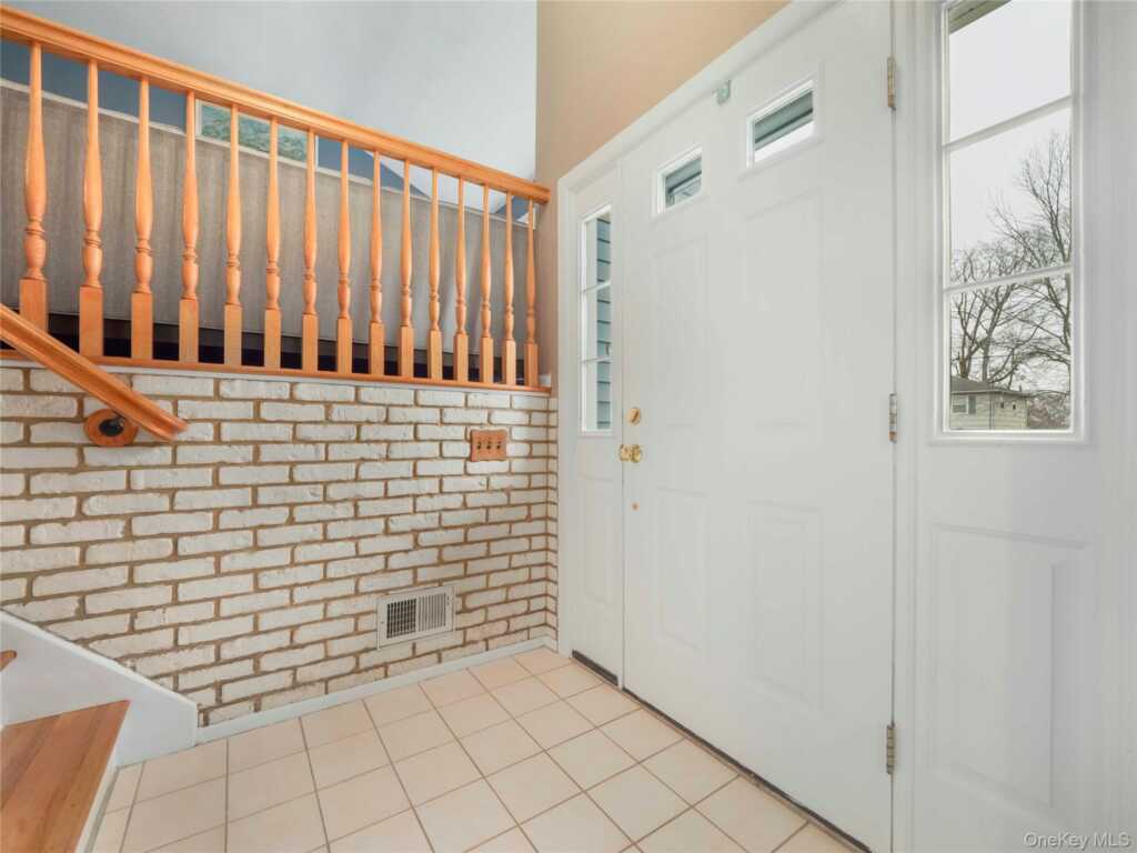 132 Shetland Drive, New City, NY 10956 - Photo 4 of 32