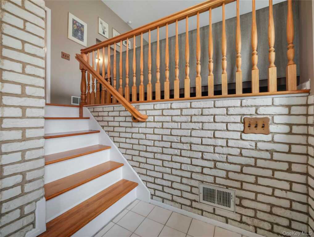 132 Shetland Drive, New City, NY 10956 - Photo 5 of 32