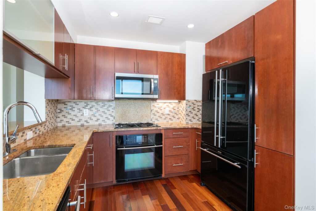 175 Huguenot Street, Unit #1402, New Rochelle, NY 10801 - Photo 8 of 24