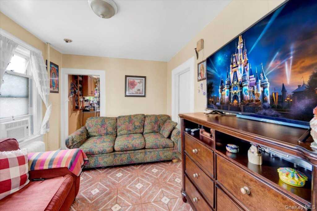 14 Bartels Place, New Rochelle, NY 10801 - Photo 13 of 21