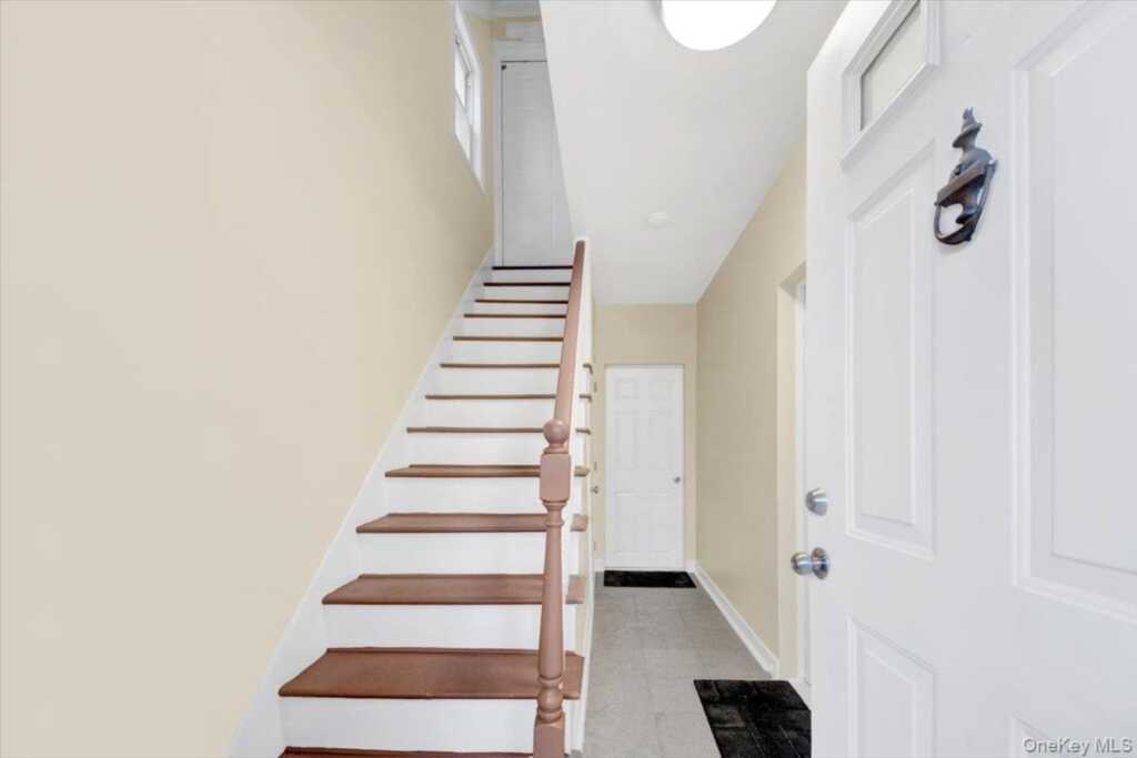 14 Bartels Place, New Rochelle, NY 10801 - Photo 3 of 21