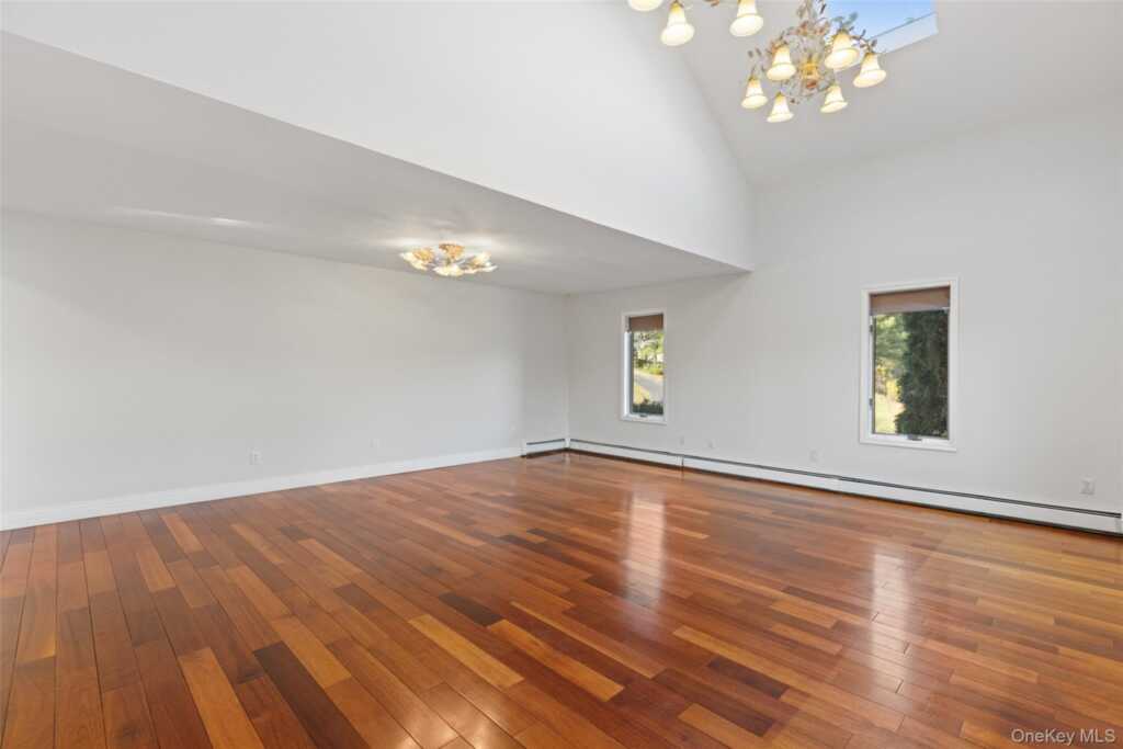 13 Mesa Place, Nanuet, NY 10954 - Photo 10 of 27