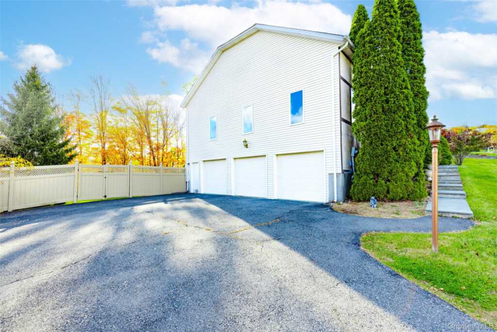 13 Mesa Place, Nanuet, NY 10954 - Photo 26 of 27