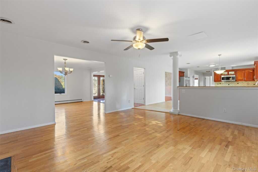 13 Mesa Place, Nanuet, NY 10954 - Photo 5 of 27