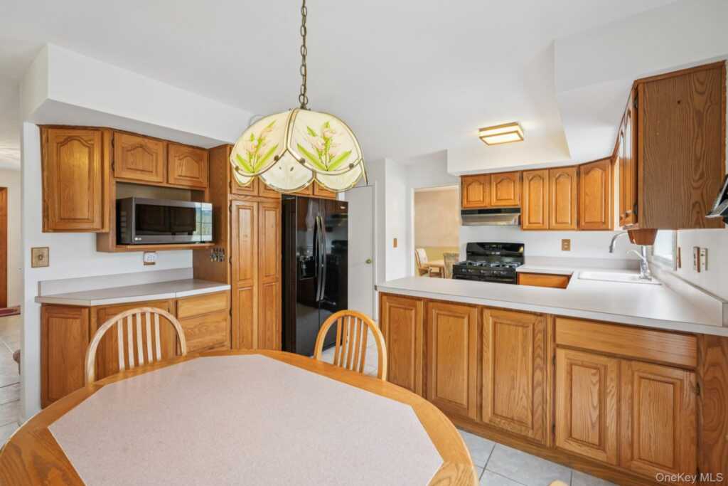 23 Oriole Road, New City, NY 10956 - Photo 12 of 43