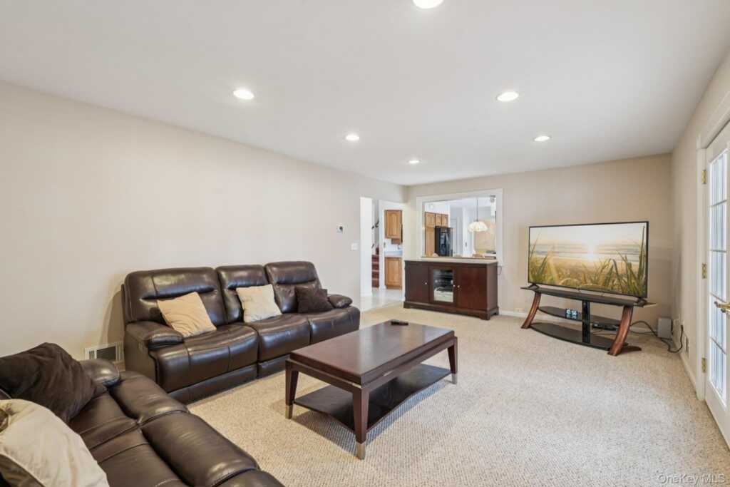 23 Oriole Road, New City, NY 10956 - Photo 8 of 43