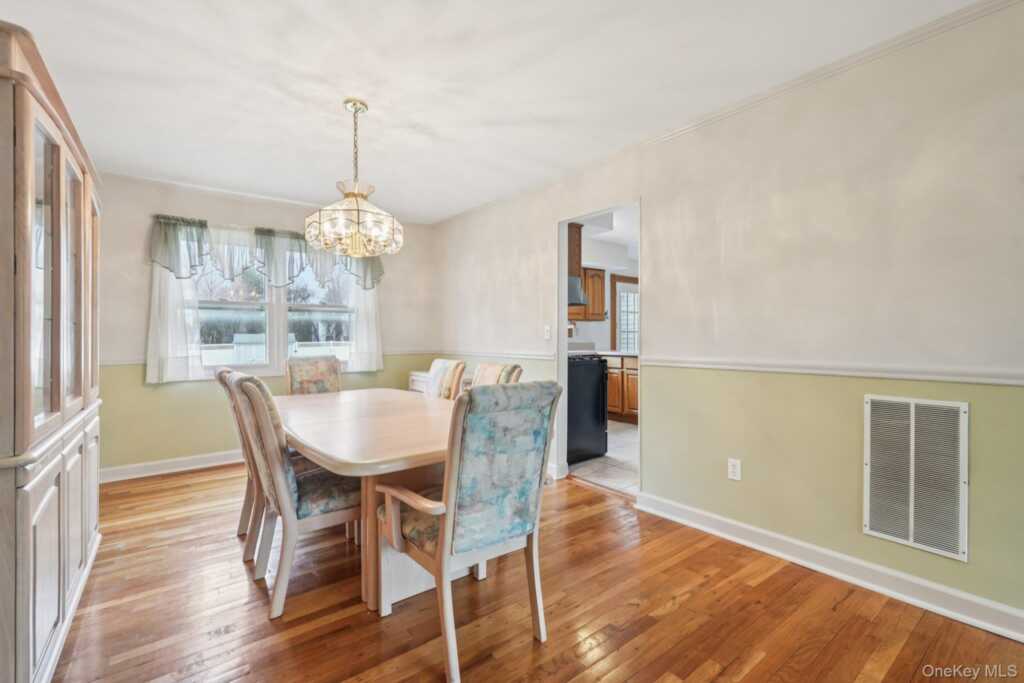 23 Oriole Road, New City, NY 10956 - Photo 9 of 43