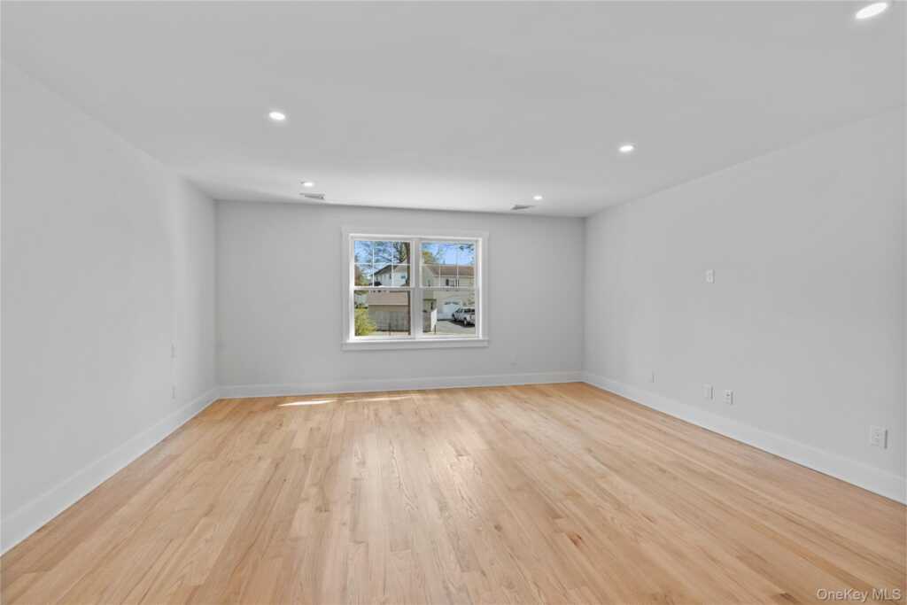 561 King Street, Rye, NY 10573 - Photo 15 of 32