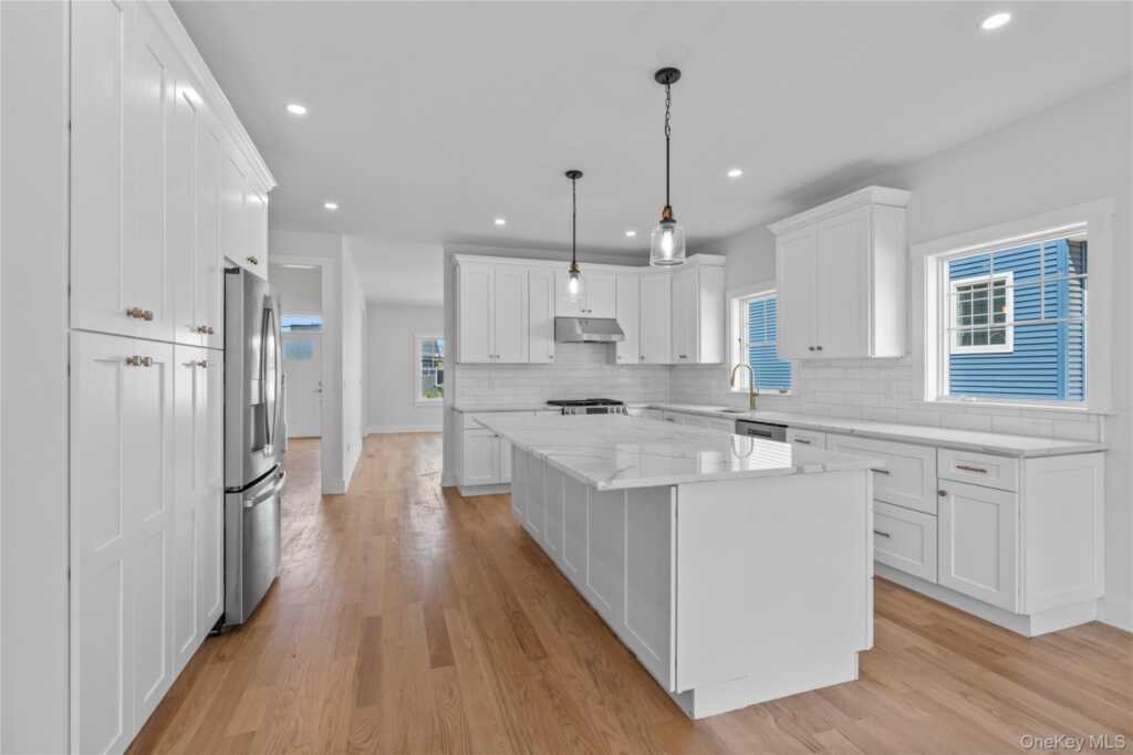 561 King Street, Rye, NY 10573 - Photo 2 of 32