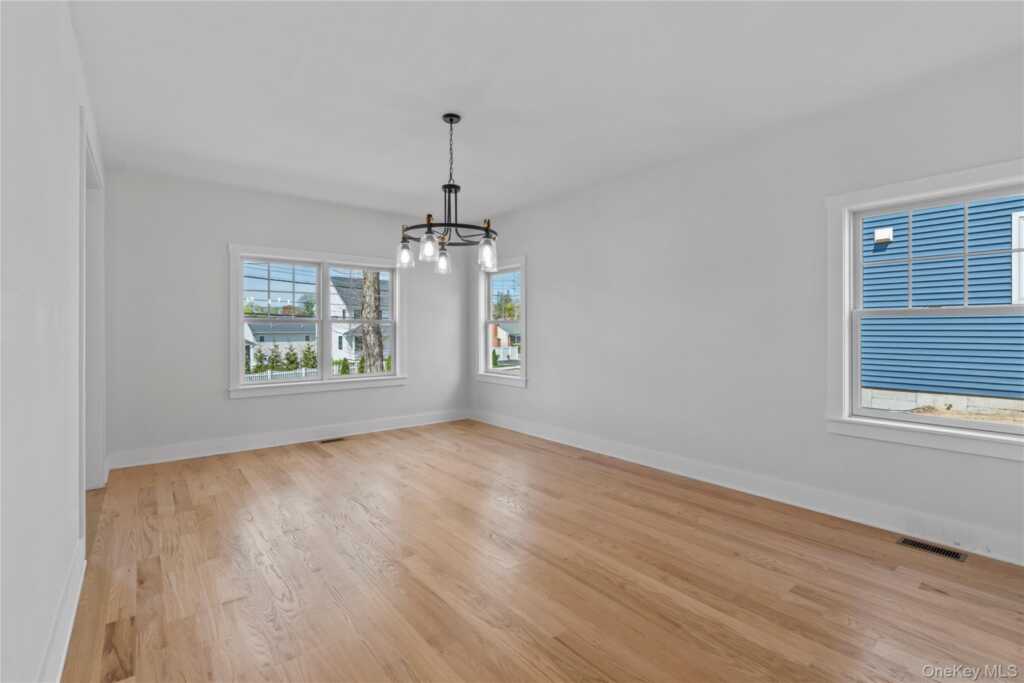 561 King Street, Rye, NY 10573 - Photo 7 of 32