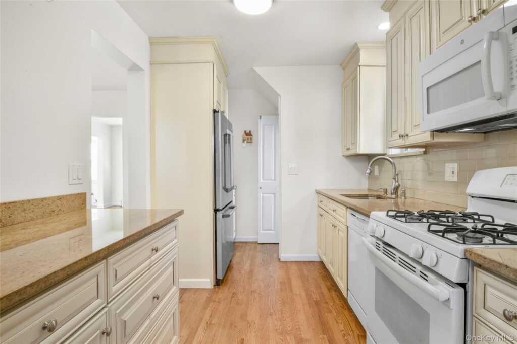 323 Wagner Avenue, Rye, NY 10543 - Photo 9 of 29