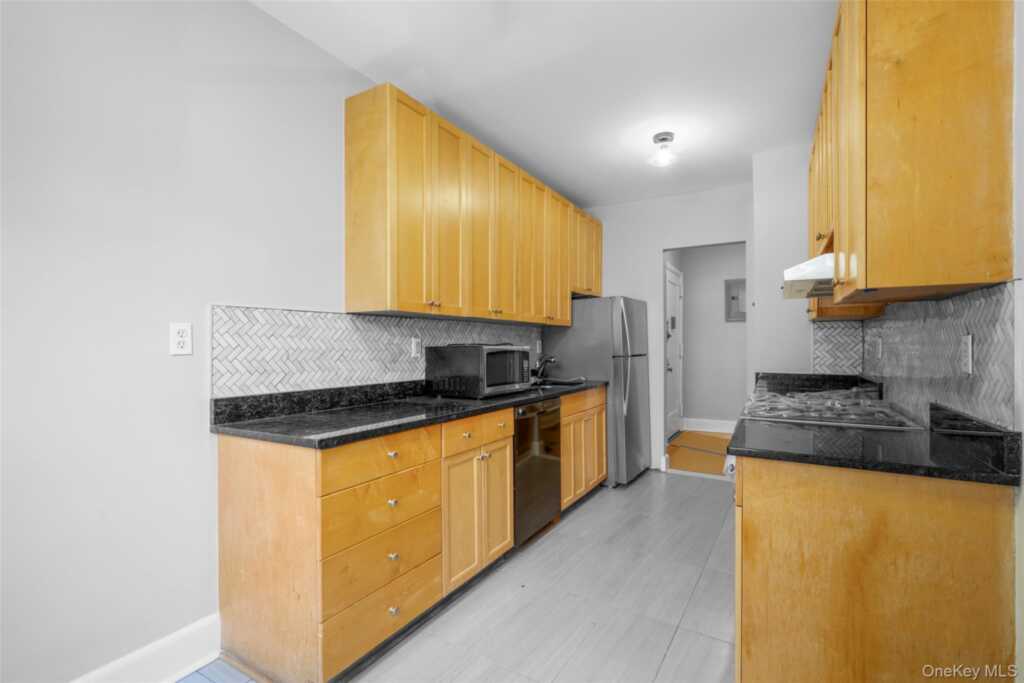 30 Windsor Terrace, Unit #2H, White Plains, NY 10601 - Photo 6 of 14