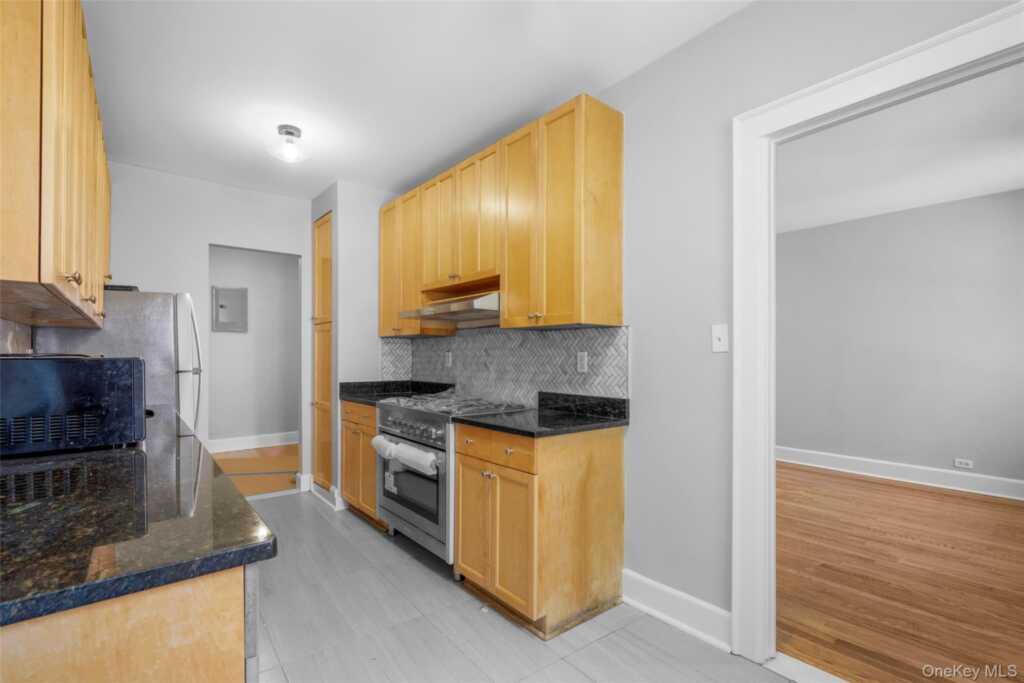 30 Windsor Terrace, Unit #2H, White Plains, NY 10601 - Photo 7 of 14