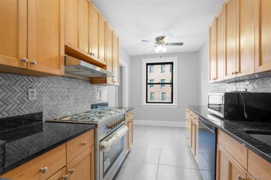 30 Windsor Terrace, Unit #2H, White Plains, NY 10601 - Photo 8 of 14