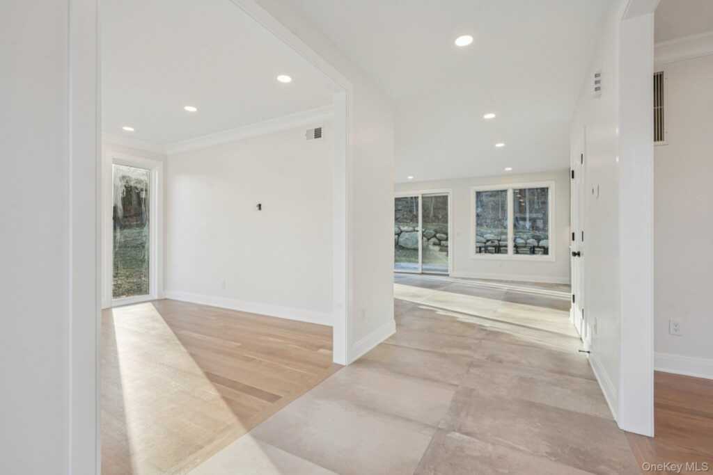 400 Phillips Hill Road, New City, NY 10956 - Photo 7 of 50