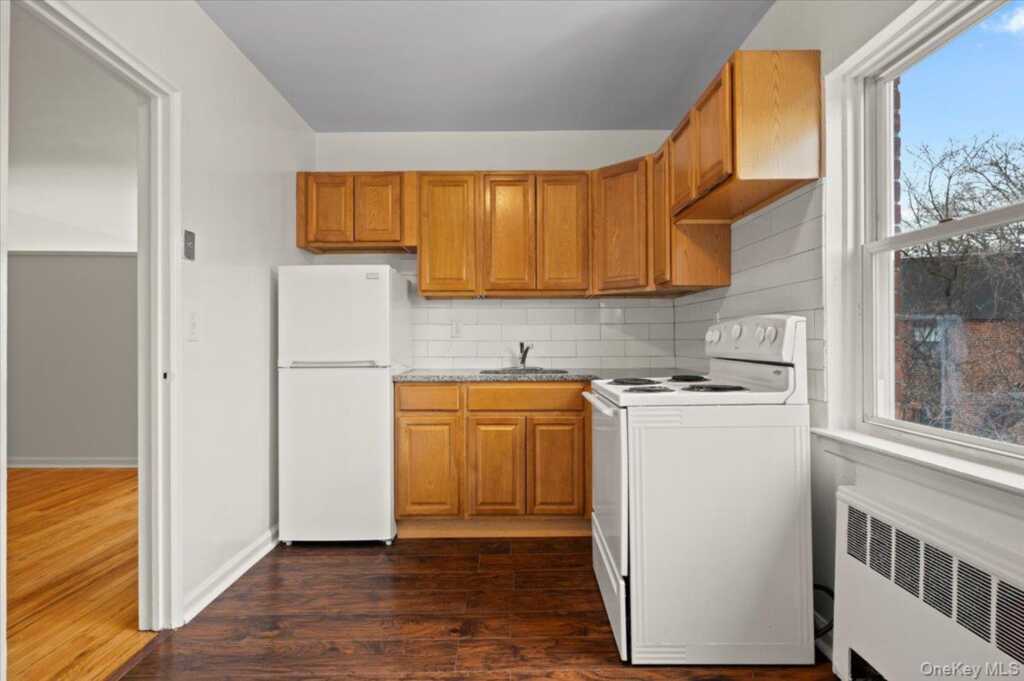 437 Pelham Road, Unit #B2, New Rochelle, NY 10805 - Photo 11 of 17