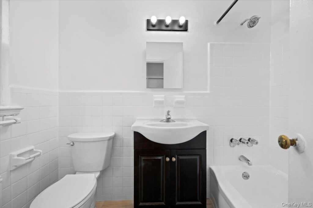 437 Pelham Road, Unit #B2, New Rochelle, NY 10805 - Photo 14 of 17