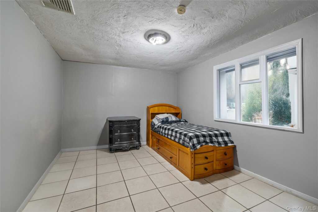 10 Valley Drive, Nanuet, NY 10954 - Photo 14 of 19