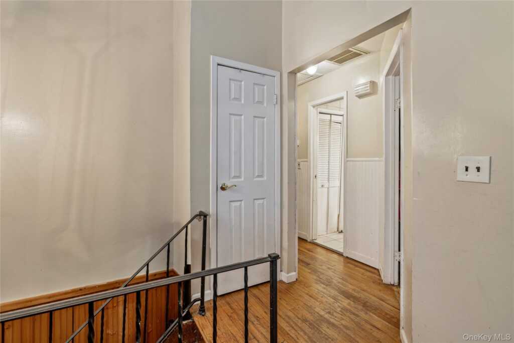 10 Valley Drive, Nanuet, NY 10954 - Photo 3 of 19