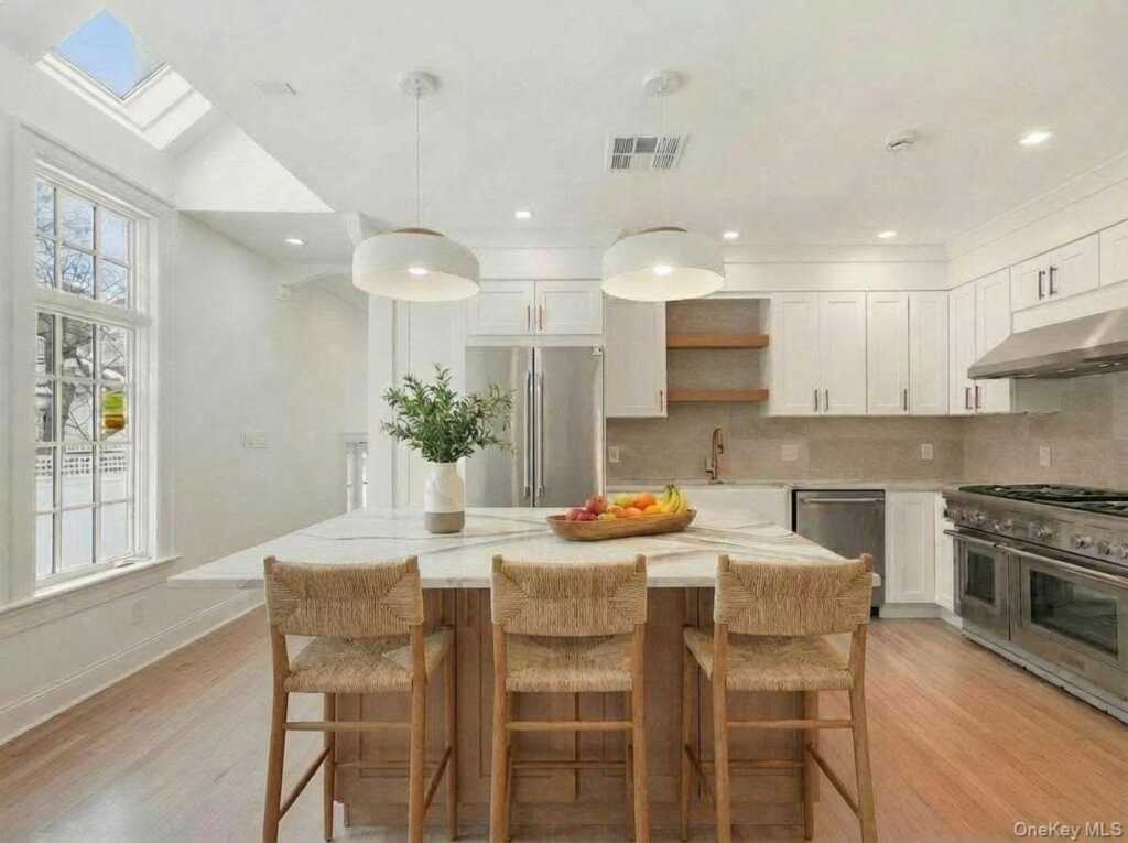 7 Fernwood Avenue, Rye, NY 10580 - Photo 2 of 25