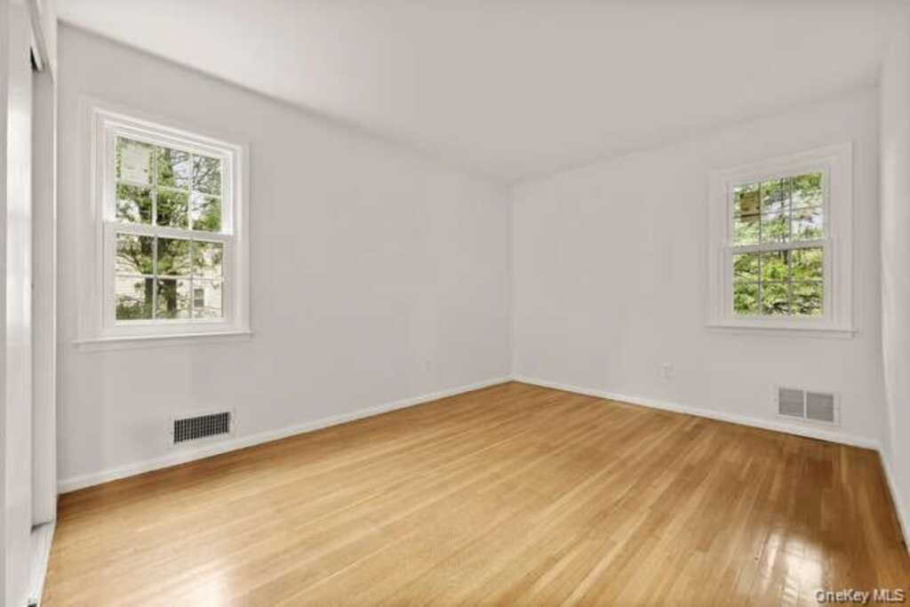 93 Seton Drive, New Rochelle, NY 10804 - Photo 12 of 31