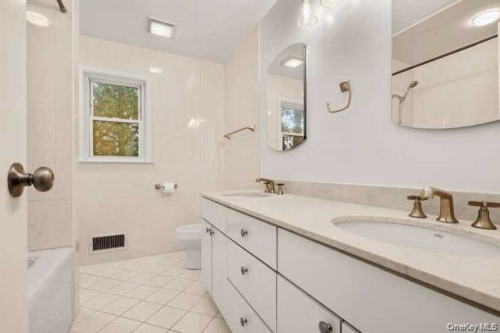 93 Seton Drive, New Rochelle, NY 10804 - Photo 15 of 31