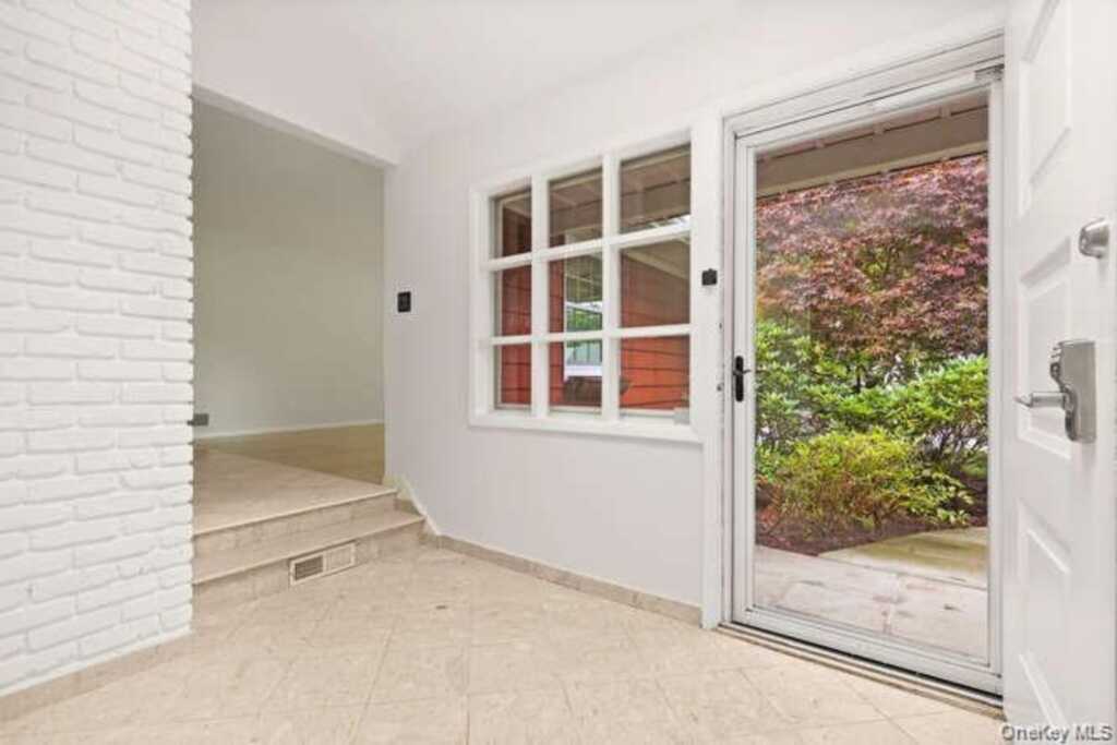 93 Seton Drive, New Rochelle, NY 10804 - Photo 2 of 31