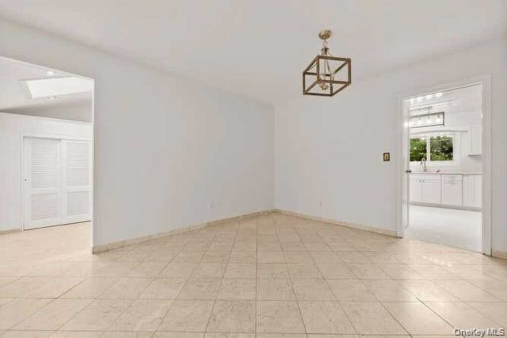 93 Seton Drive, New Rochelle, NY 10804 - Photo 7 of 31