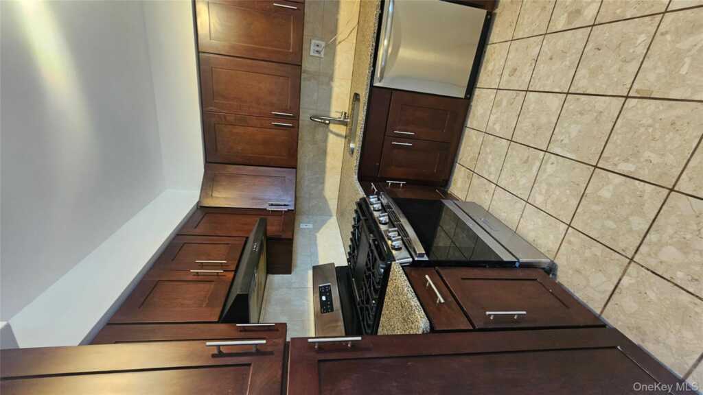 66 Bon Aire Circle, Unit #P-7, Suffern, NY 10901 - Photo 4 of 12