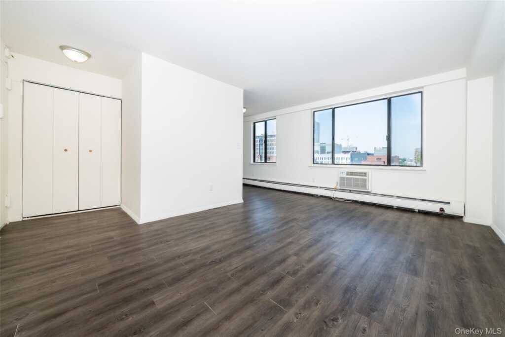 7 Lake Street, Unit #8-J, White Plains, NY 10603 - Photo 4 of 17