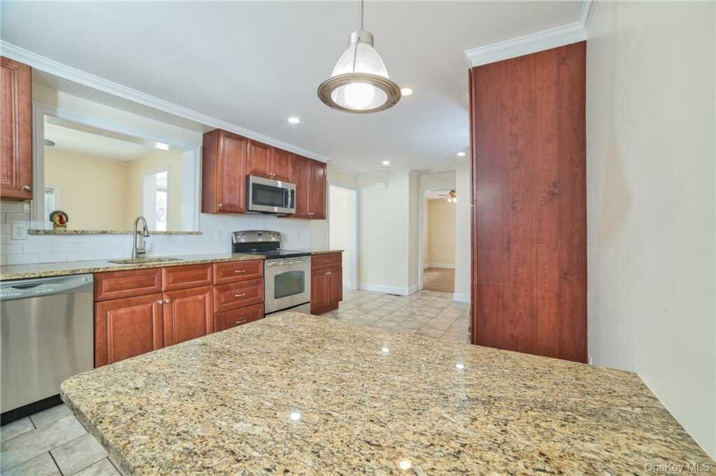 99 Maple Avenue, Unit #1, Rye, NY 10580 - Photo 3 of 27