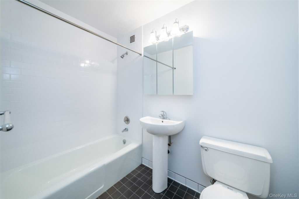 125 Lake Street, Unit #6-B North, White Plains, NY 10604 - Photo 10 of 18