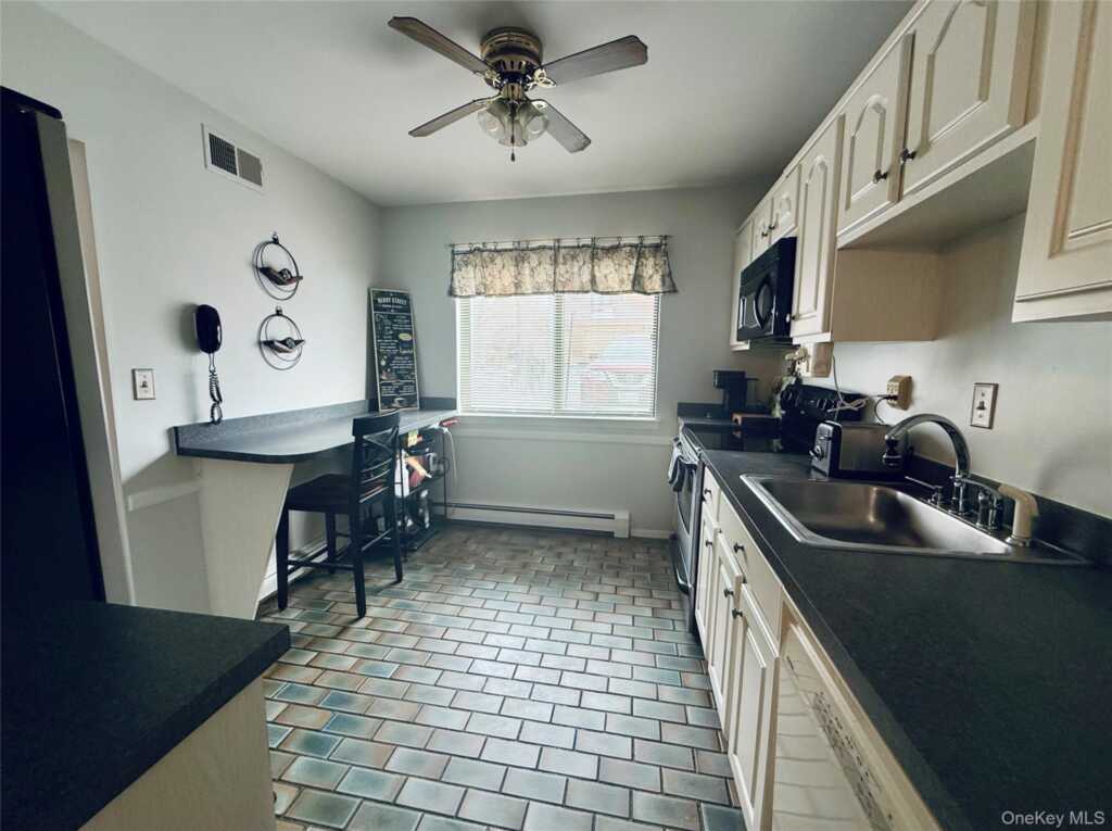 120 Brush Hollow Crescent, Rye, NY 10573 - Photo 4 of 19