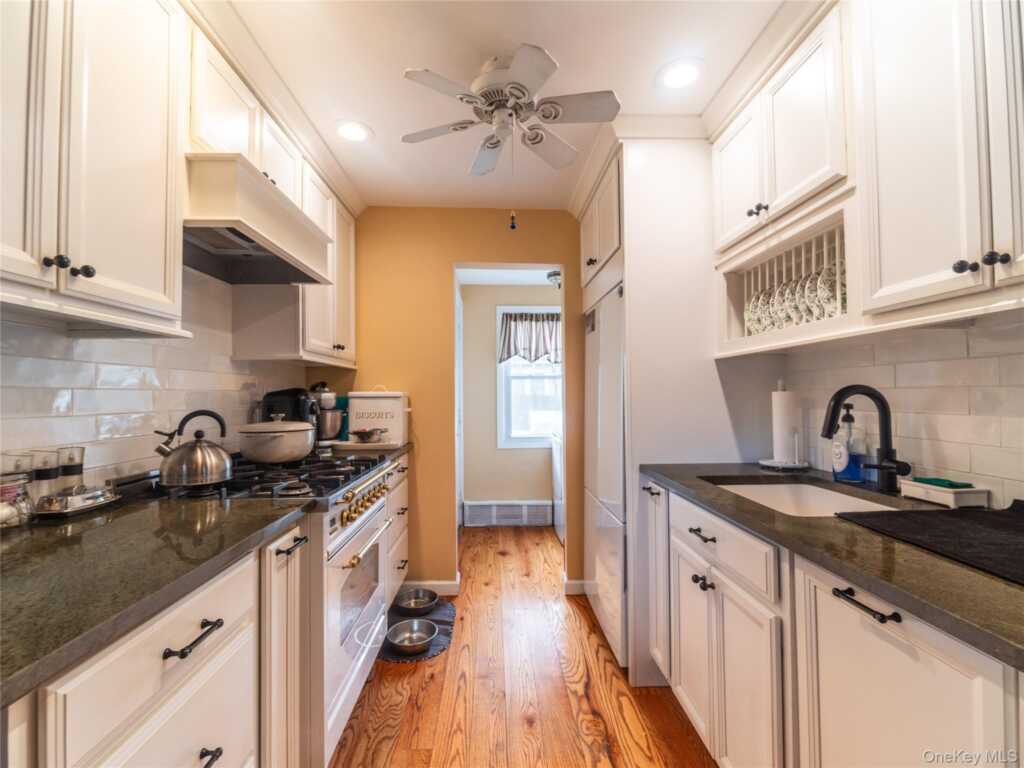 8 Ridgeland Terrace, Rye, NY 10580 - Photo 10 of 22