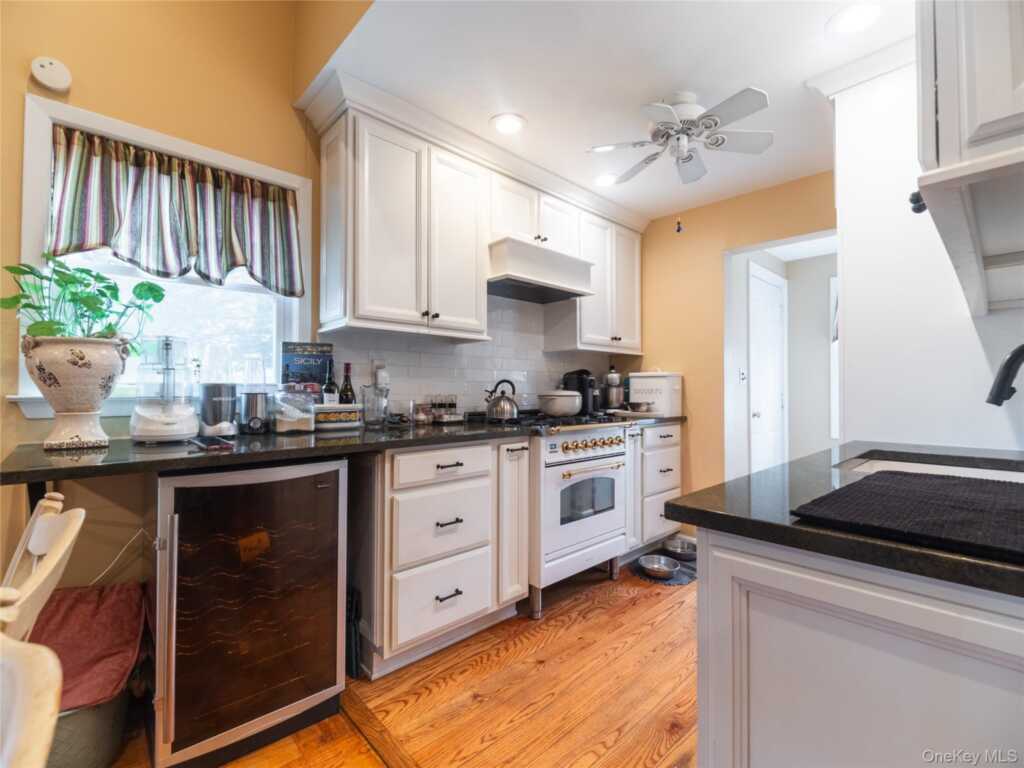 8 Ridgeland Terrace, Rye, NY 10580 - Photo 12 of 22