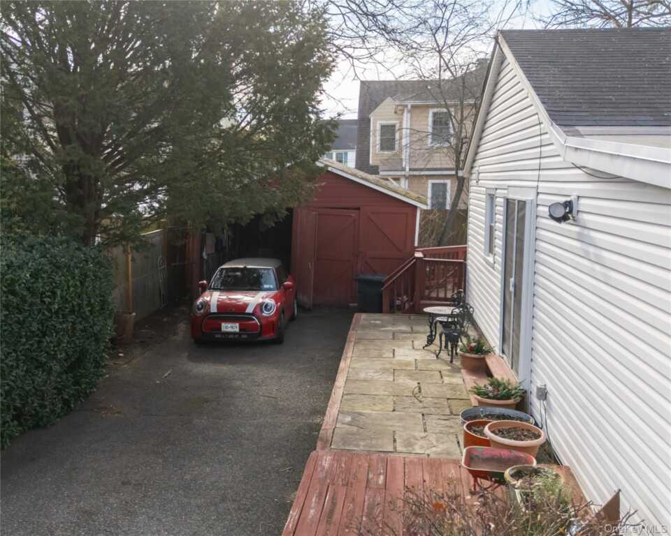 8 Ridgeland Terrace, Rye, NY 10580 - Photo 4 of 22