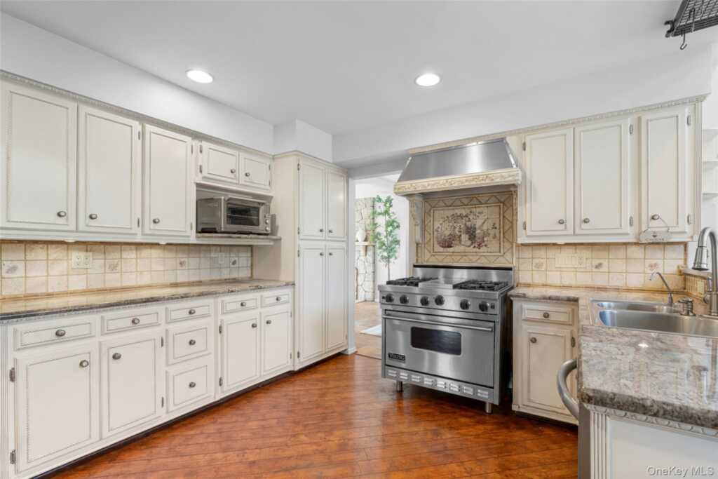 226 Guion Drive, Rye, NY 10543 - Photo 19 of 49