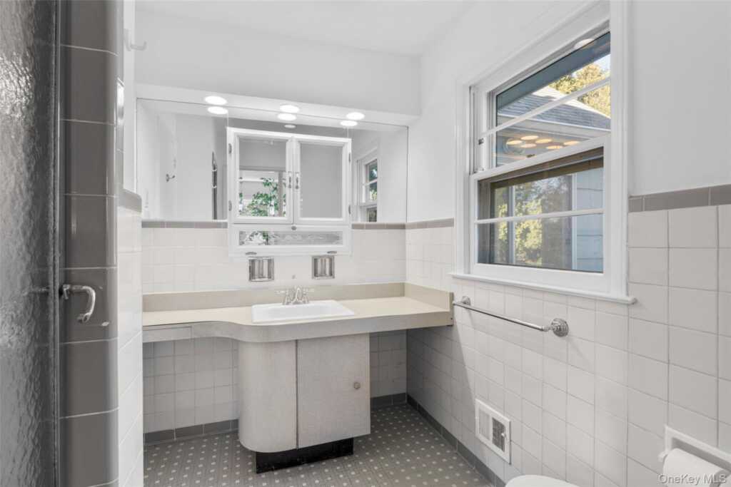 226 Guion Drive, Rye, NY 10543 - Photo 29 of 49