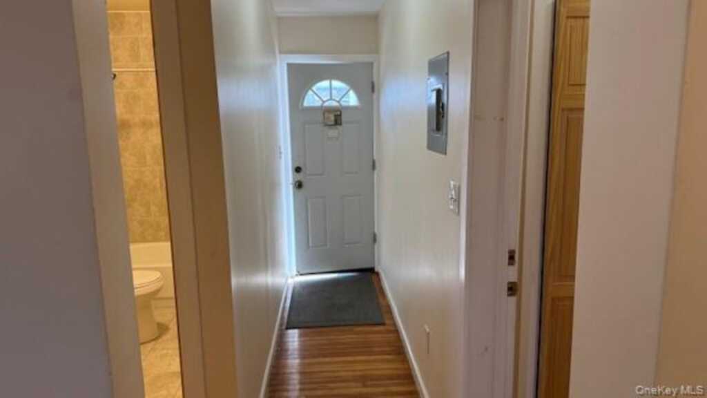 25 Tibbits Avenue, White Plains, NY 10606 - Photo 10 of 17