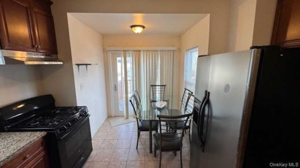 25 Tibbits Avenue, White Plains, NY 10606 - Photo 6 of 17