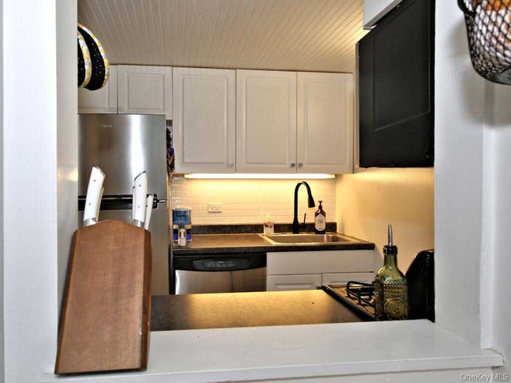 1 Landmark Square, Unit #410, Rye, NY 10573 - Photo 4 of 17