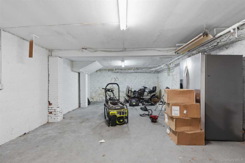 11 Oakdale Manor, Suffern, NY 10901 - Photo 31 of 38