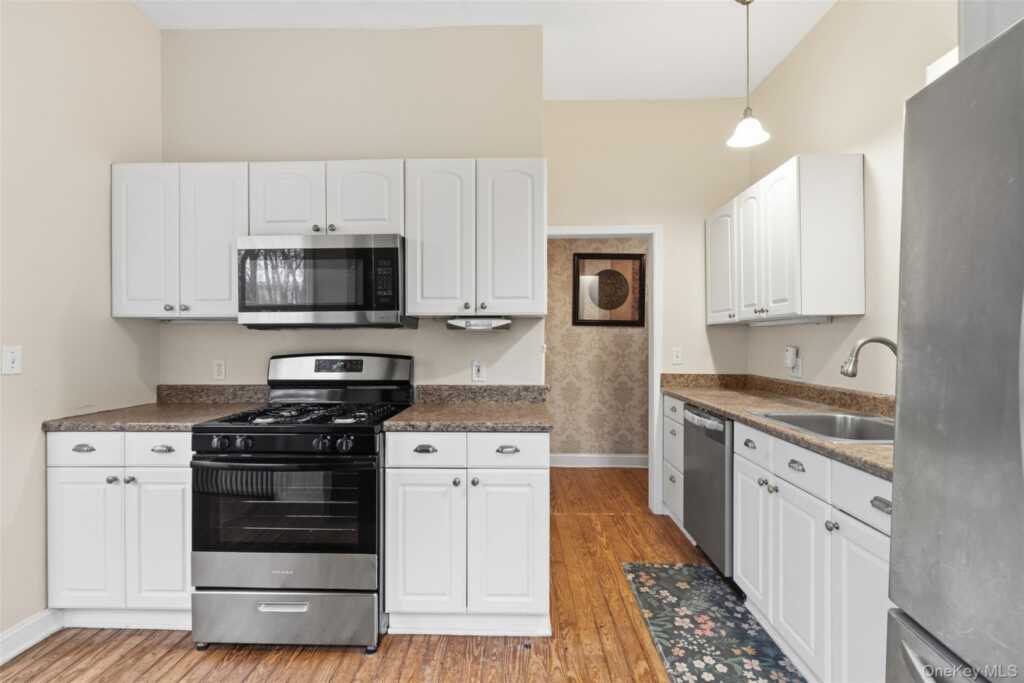 11 Oakdale Manor, Suffern, NY 10901 - Photo 4 of 38